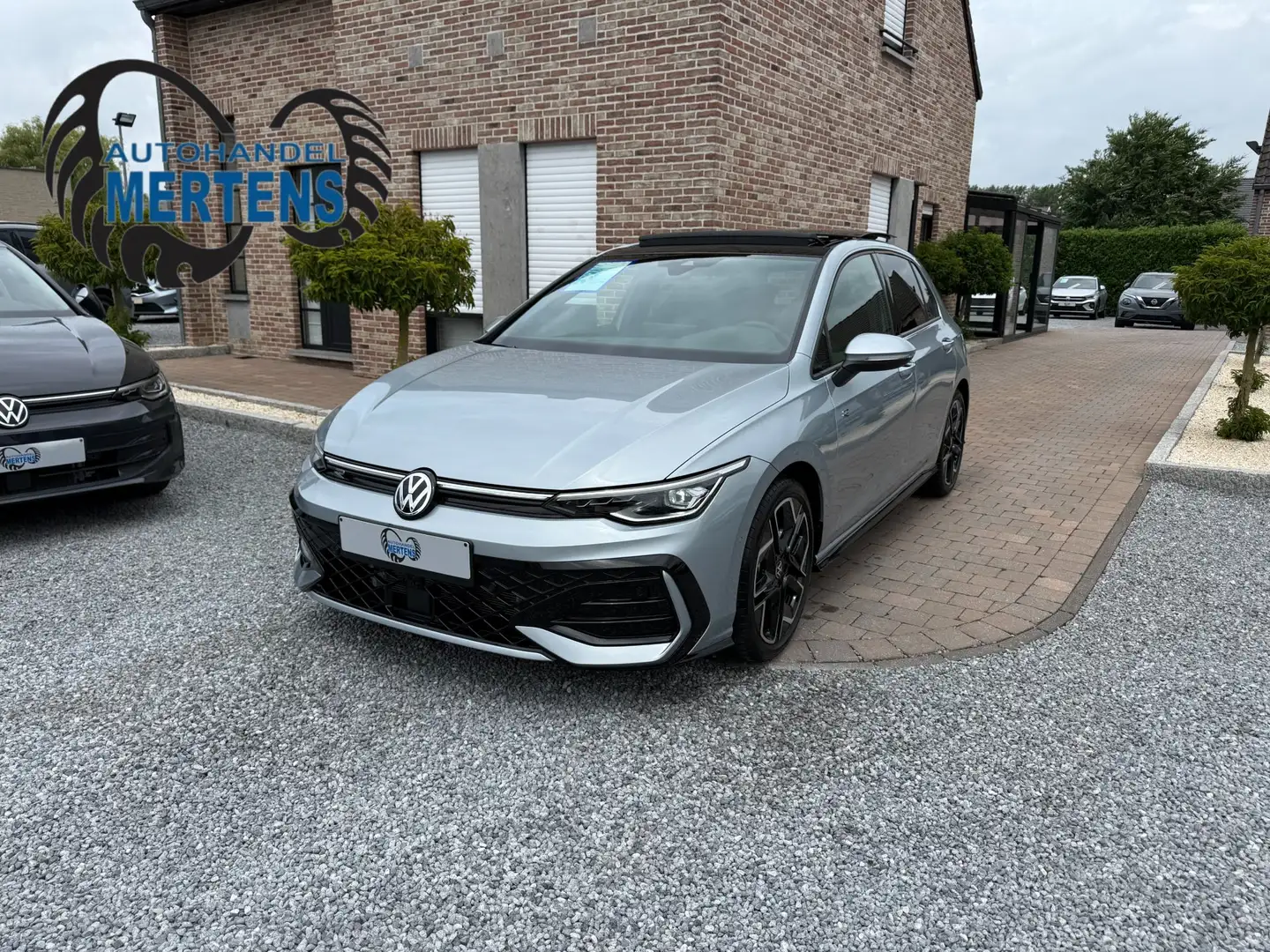 Volkswagen Golf VIII 1.5 eTSI 150PK DSG R-Line PANO NIEUW 0KM Zilver - 1
