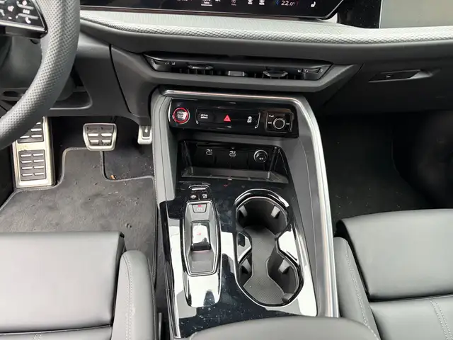 Audi Q5 view 11