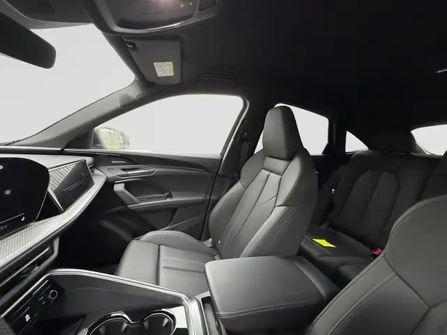 Audi Q5 view 10