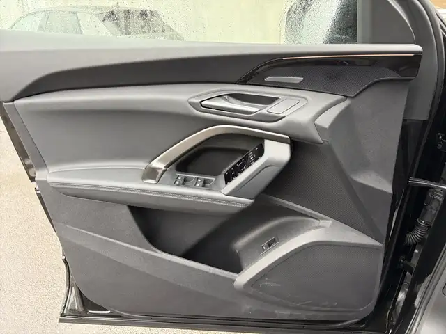 Audi Q5 view 14