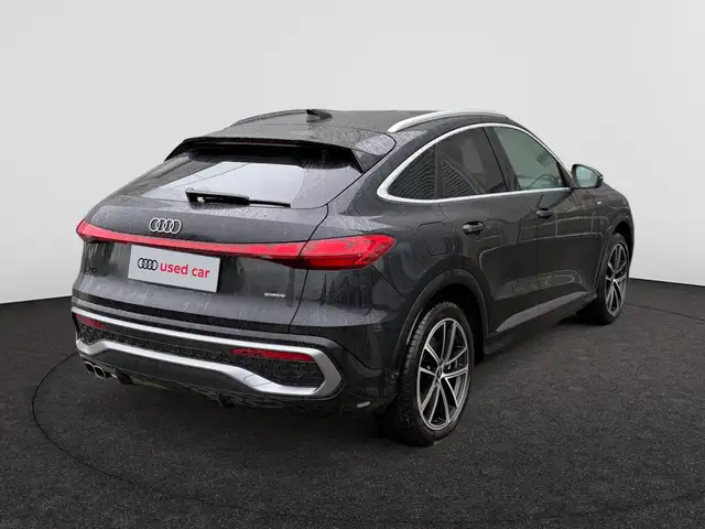 Audi Q5 view 2