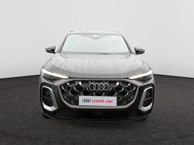 Audi Q5 view 3