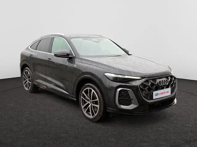 Audi Q5 view 4