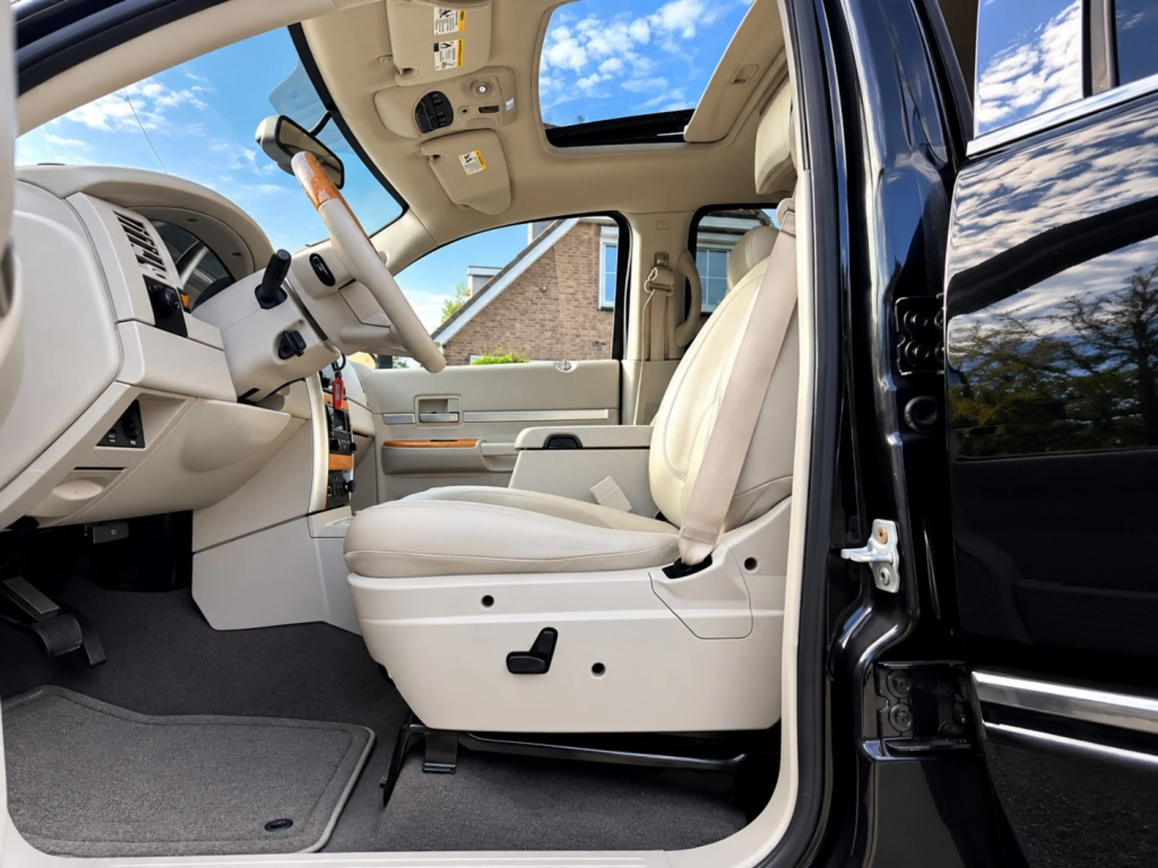 Chrysler Grand Voyager 5.7 V8 HEMI 4X4 AWD 8PERSOONS OPEN-DAK — photo 14