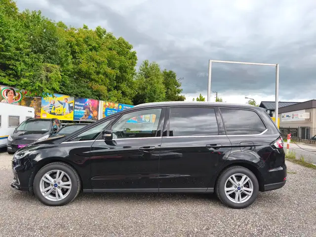 Ford Galaxy view 2