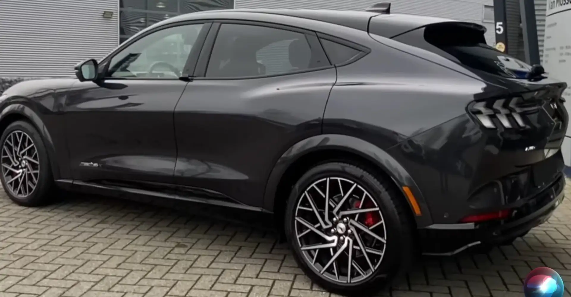 Ford Mustang Mach-E Mustang Mach-E AWD GT Grijs - 1