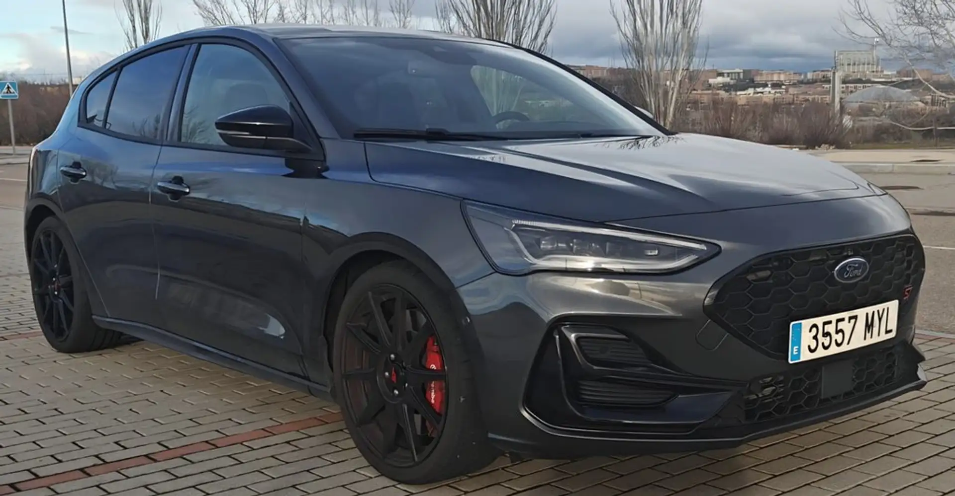 Ford Focus 2.3 Ecoboost ST Edition Gris - 2