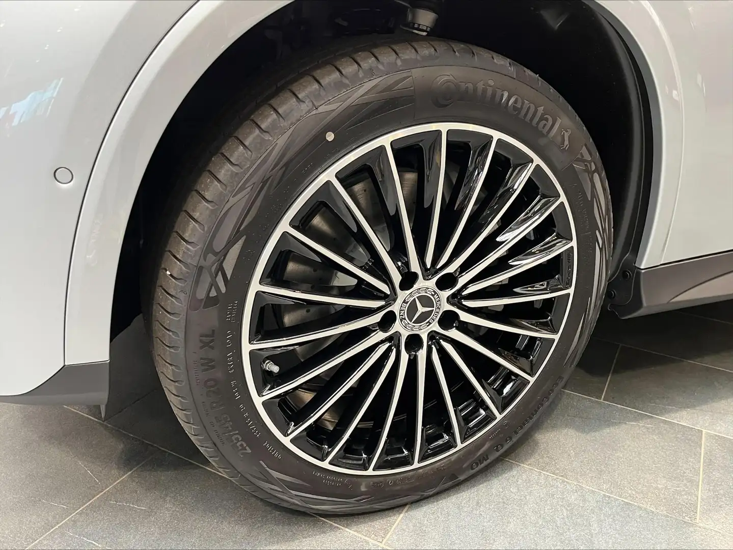 Mercedes-Benz GLC 300 Coupé GLC e 4MATIC Star Edition Zilver - 2