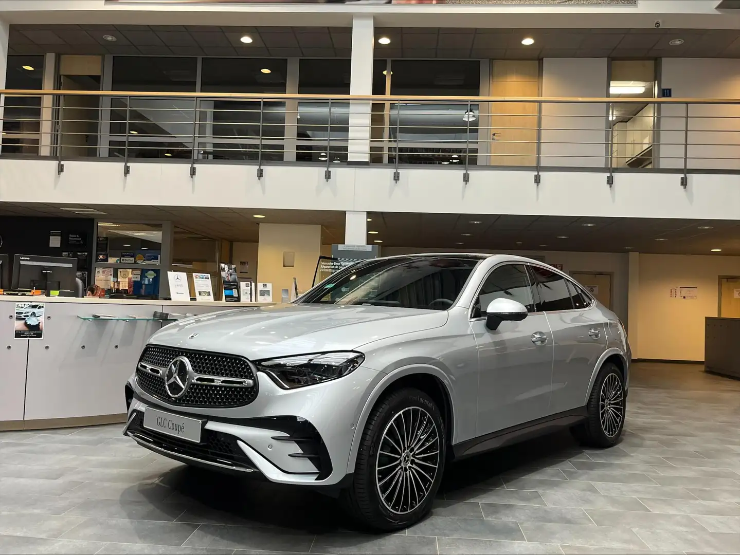 Mercedes-Benz GLC 300 Coupé GLC e 4MATIC Star Edition Zilver - 1