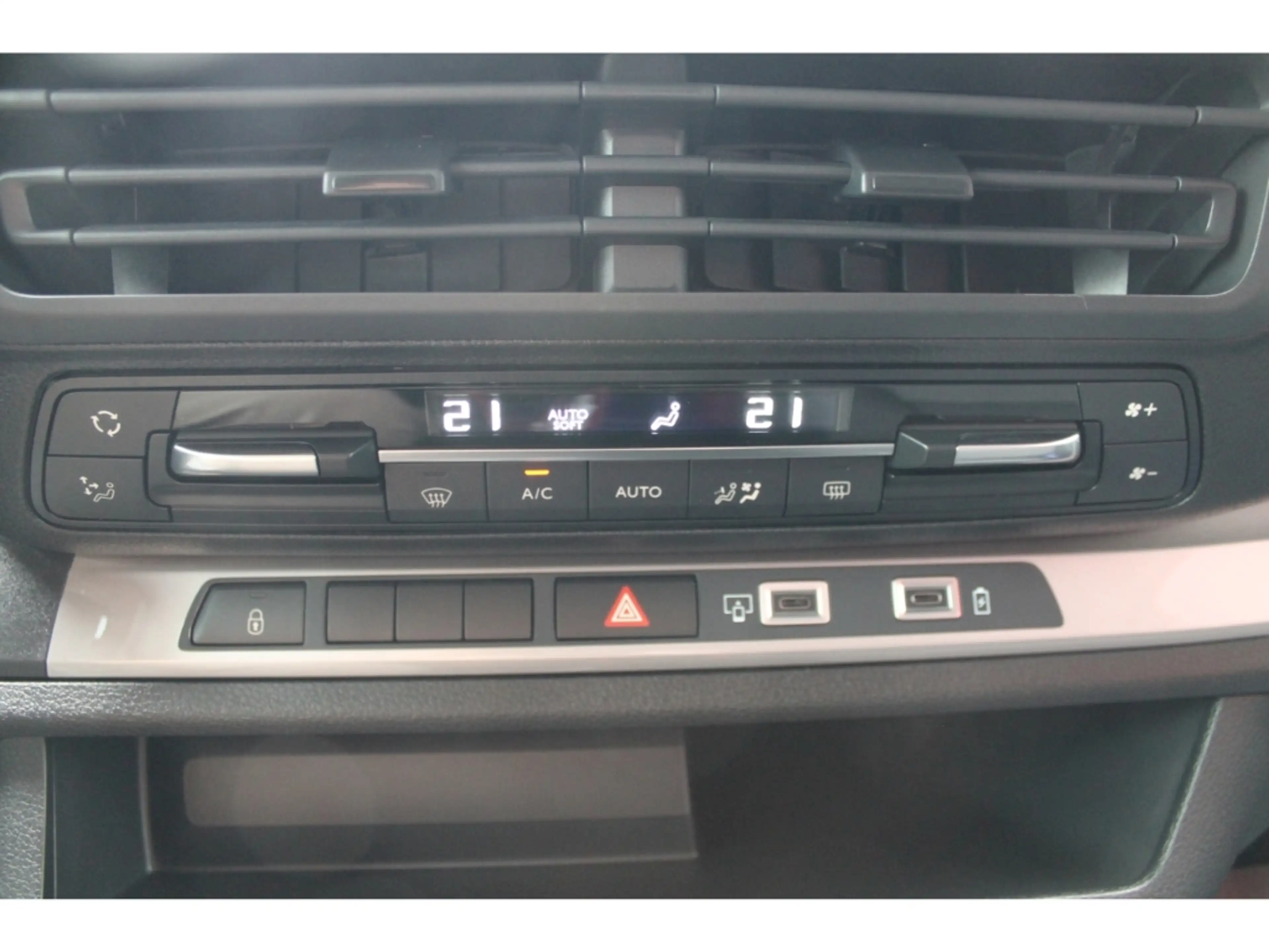 Citroen Jumpy Kombi M L2 AHK Navi Kamera Klima-Paket DAB — photo 15