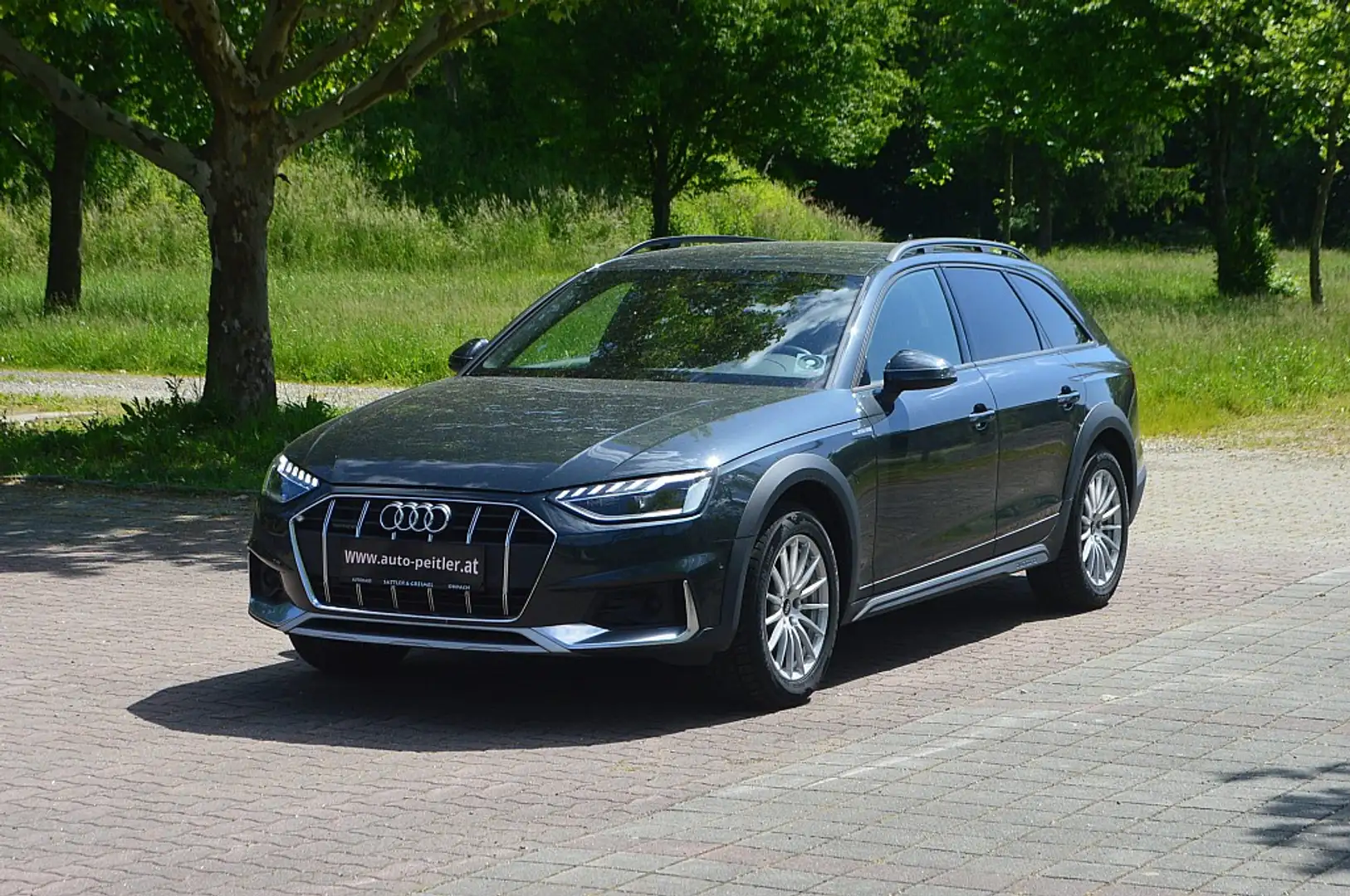 Audi A4 allroad A4 Allroad 40 TDI quattro S-tronic+NAVI+AHK+SHZ... Grau - 2