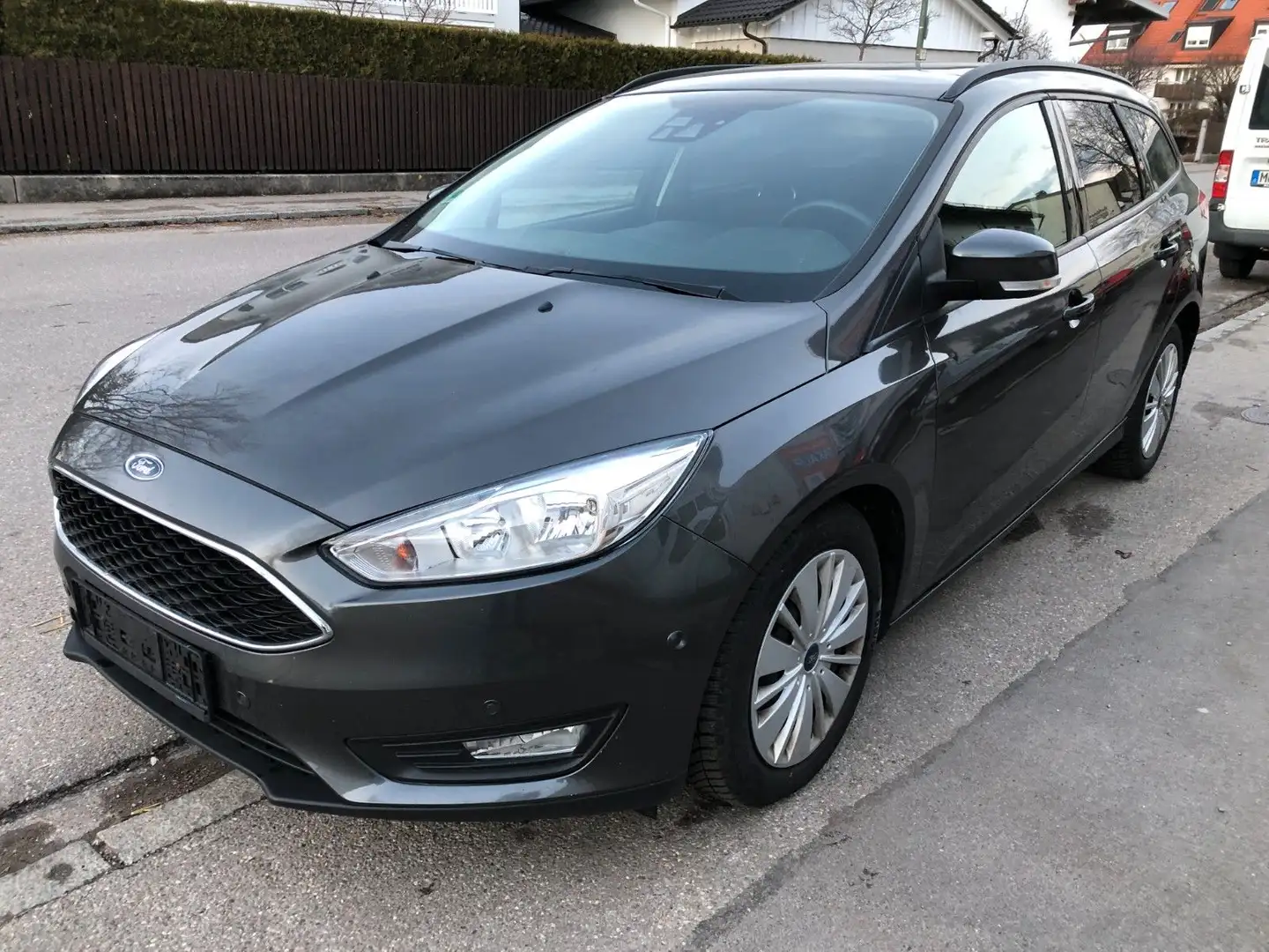Ford Focus 1,0 EcoBoost 92kW Business Turnier Gri - 1