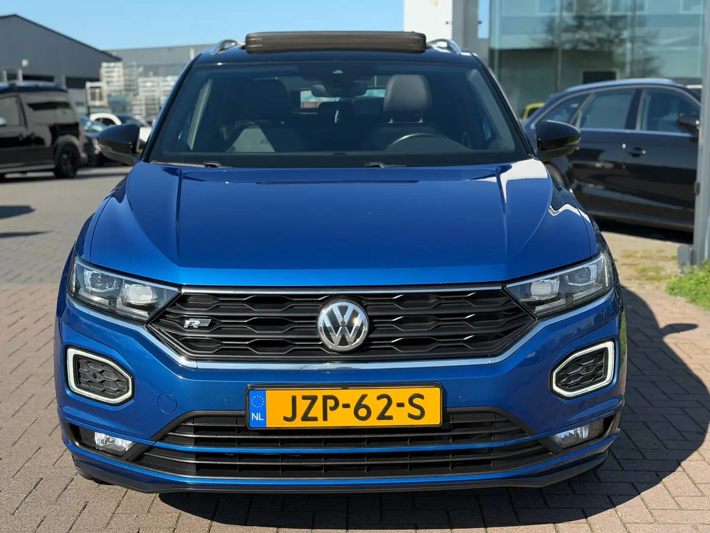 Volkswagen T-Roc 1.5 TSI R-Line 150PK DSG 2019 Pano Camera Blauw Blau - 2