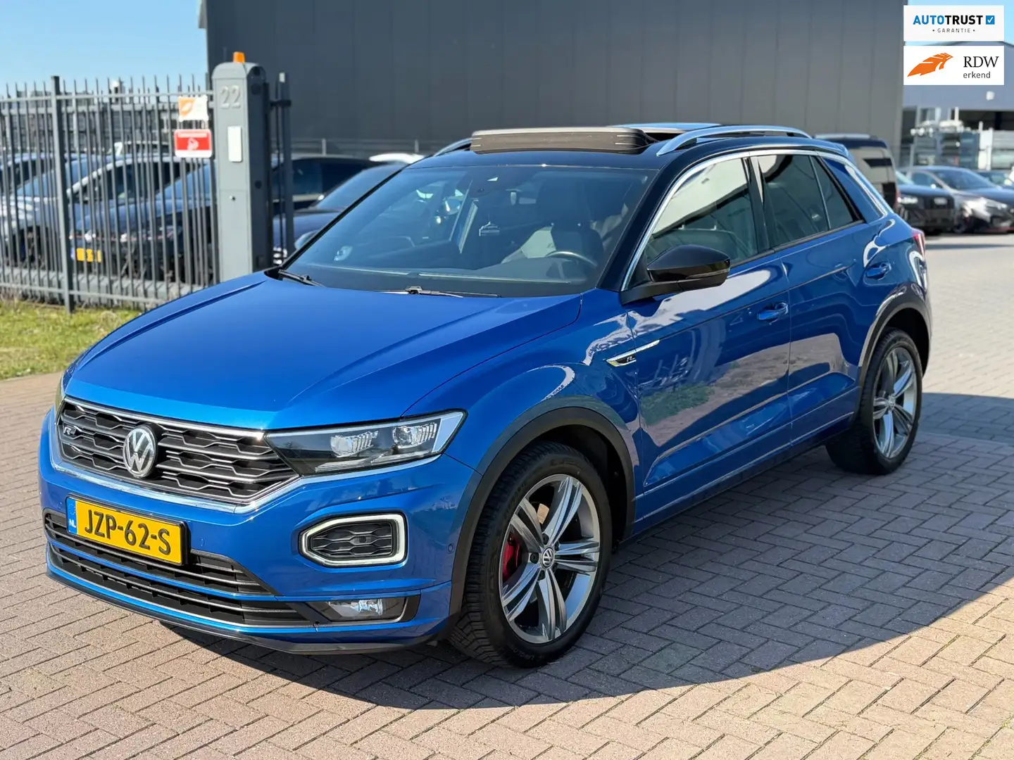Volkswagen T-Roc 1.5 TSI R-Line 150PK DSG 2019 Pano Camera Blauw Blau - 1