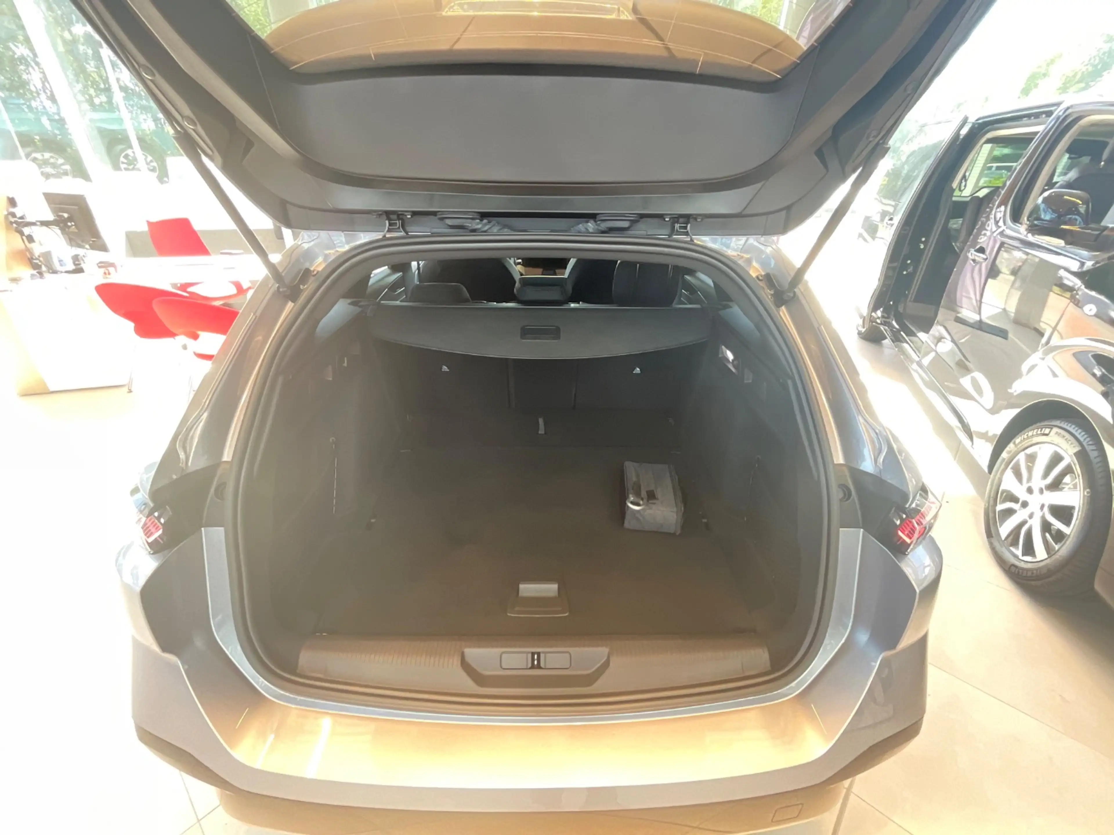 Peugeot 308 SW 1.5 BlueHDi 130 GT ACC+Alcantara+LED+Navi — photo 10
