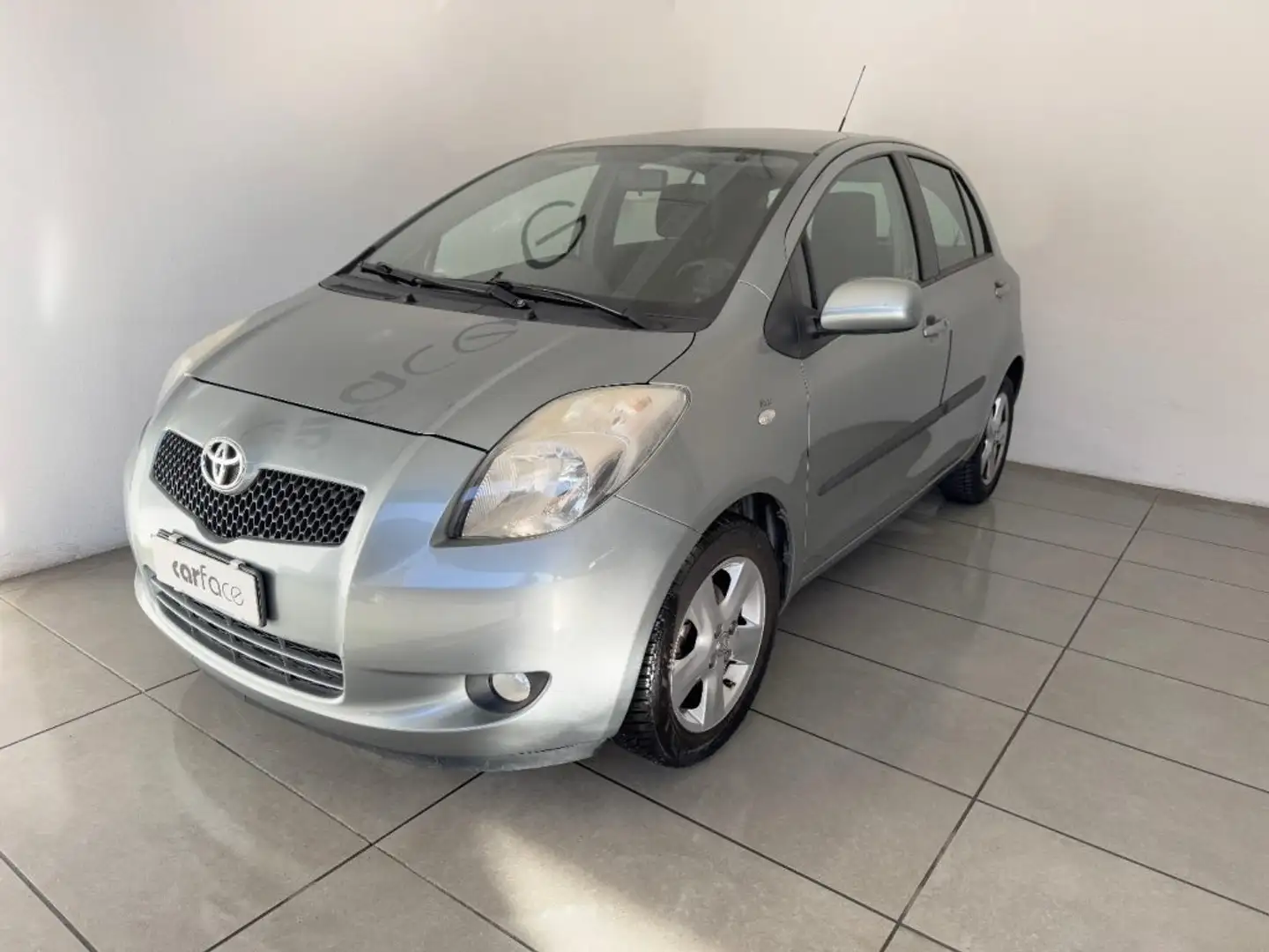 Toyota Yaris 1.3 5 porte Argento - 1