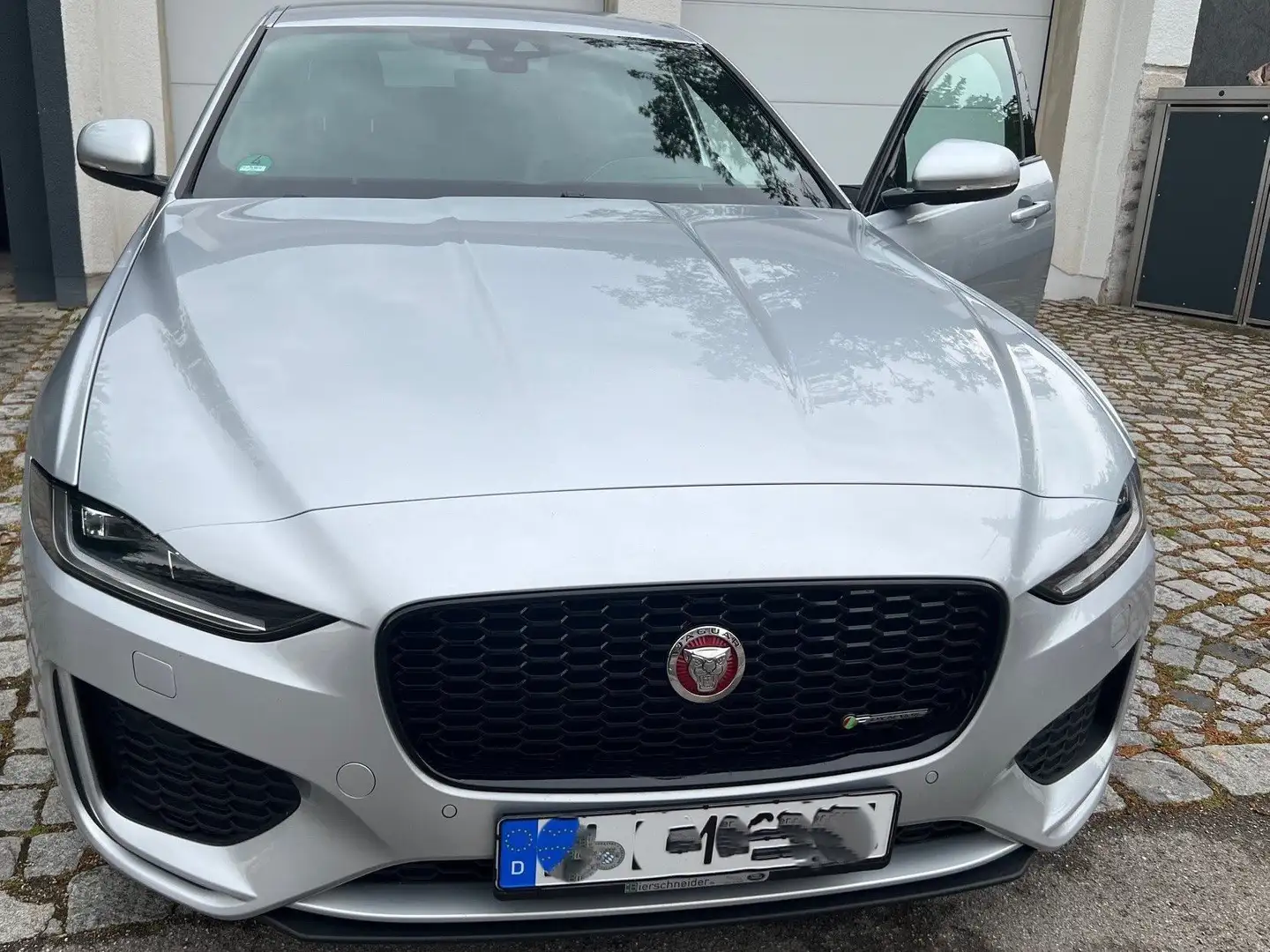 Jaguar XE XE D180 AWD Aut. R-Dynamic SE Szary - 1