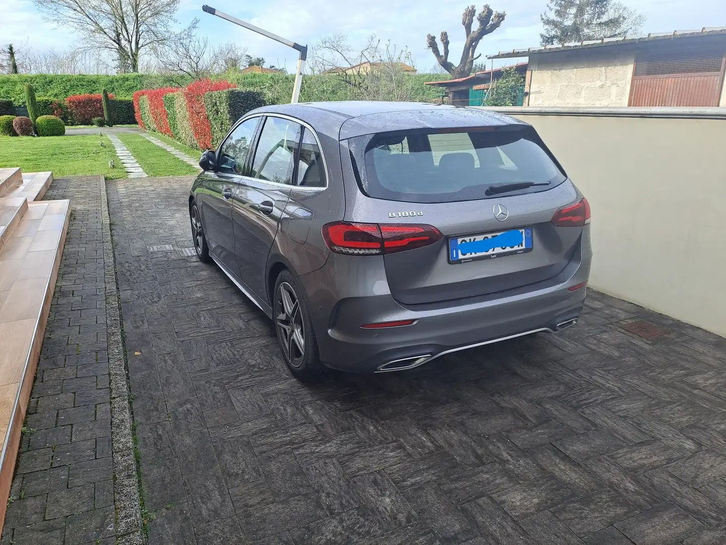 Mercedes-Benz B 180 B 180 d Premium auto Grigio - 2
