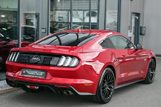 Ford Mustang view 4