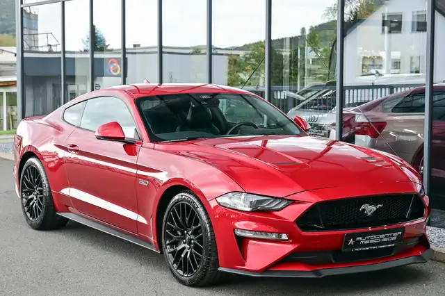 Ford Mustang view 3