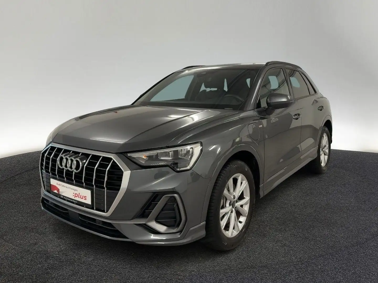 Audi Q3 S line 45 e S tr. LED PANO RFK VIRTUAL Grau - 2