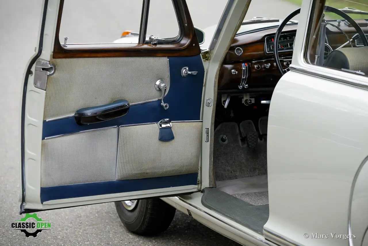 Mercedes-Benz 220S (W180) Ponton, foto 4
