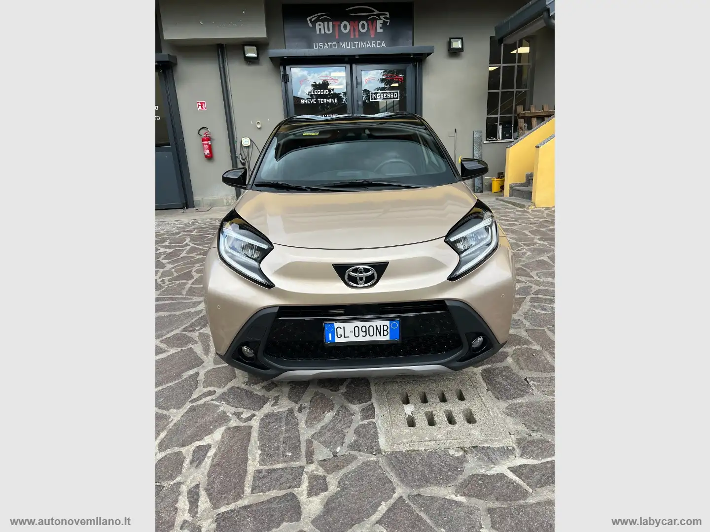 Toyota Aygo X 1.0 VVT-i 72 CV 5p. Lounge S-CVT WWW.AUTONOVEMIL Bronzo - 1