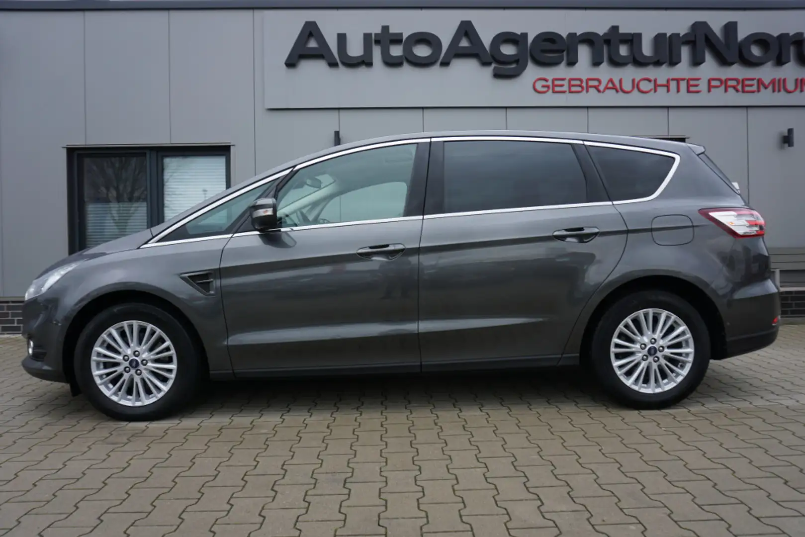 Ford S-Max Titanium Aut. ACC+LED+PANO+KAMERA+NAVI+SHZ Gris - 2