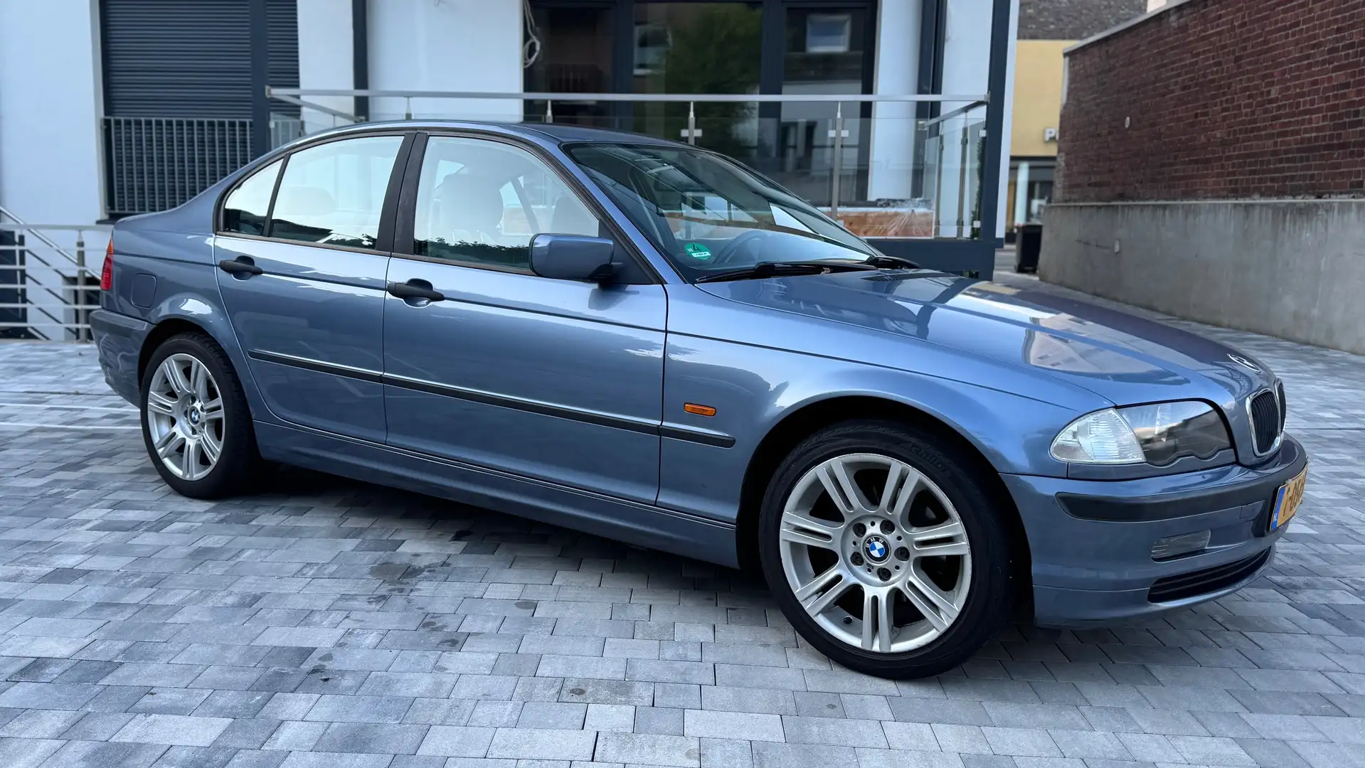BMW 330 330 316i Executive Blue - 2