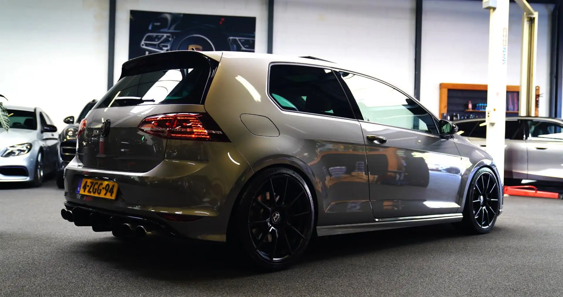 Volkswagen Golf 2.0 TSI R 4Motion | Panorama | Carbon stuur | Came Grau - 2