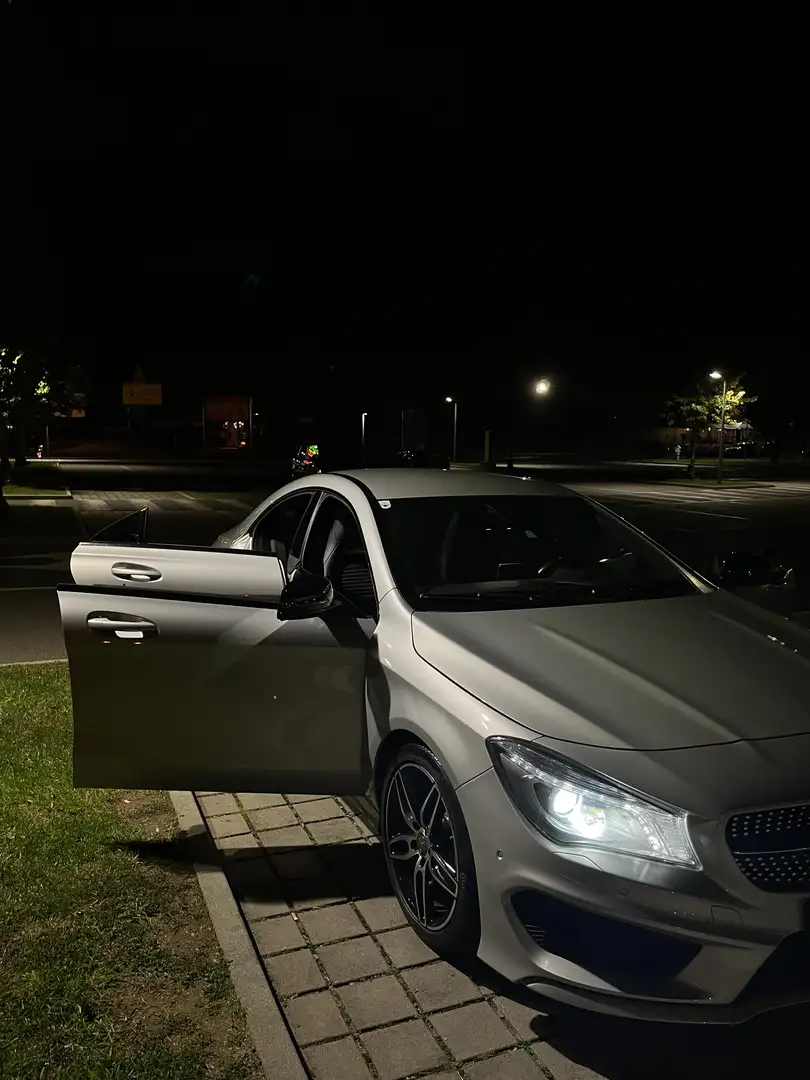 Mercedes-Benz CLA 180 AMG Line - 2