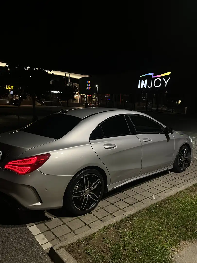 Mercedes-Benz CLA 180 AMG Line - 1