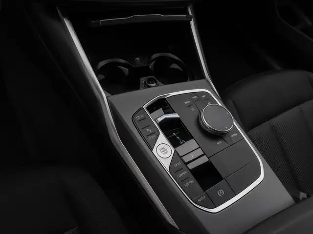 BMW 3 Series view 22