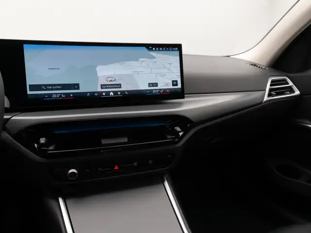 BMW 3 Series view 21