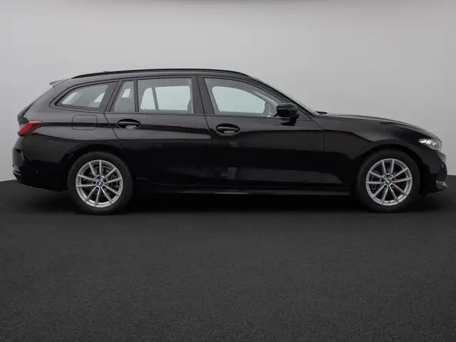 BMW 3 Series view 5