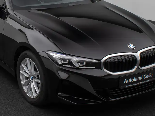 BMW 3 Series view 16