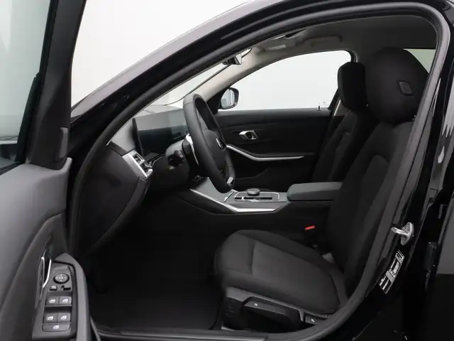 BMW 3 Series view 20
