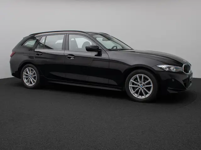 BMW 3 Series view 4