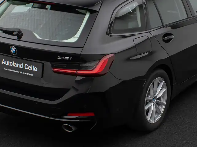 BMW 3 Series view 13