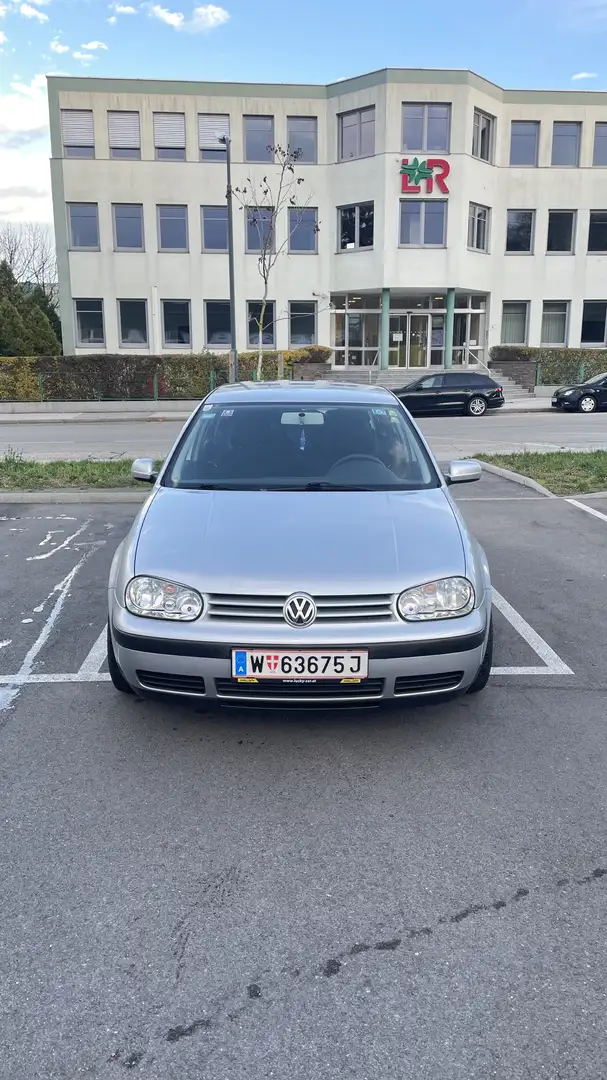 Volkswagen Golf - 2