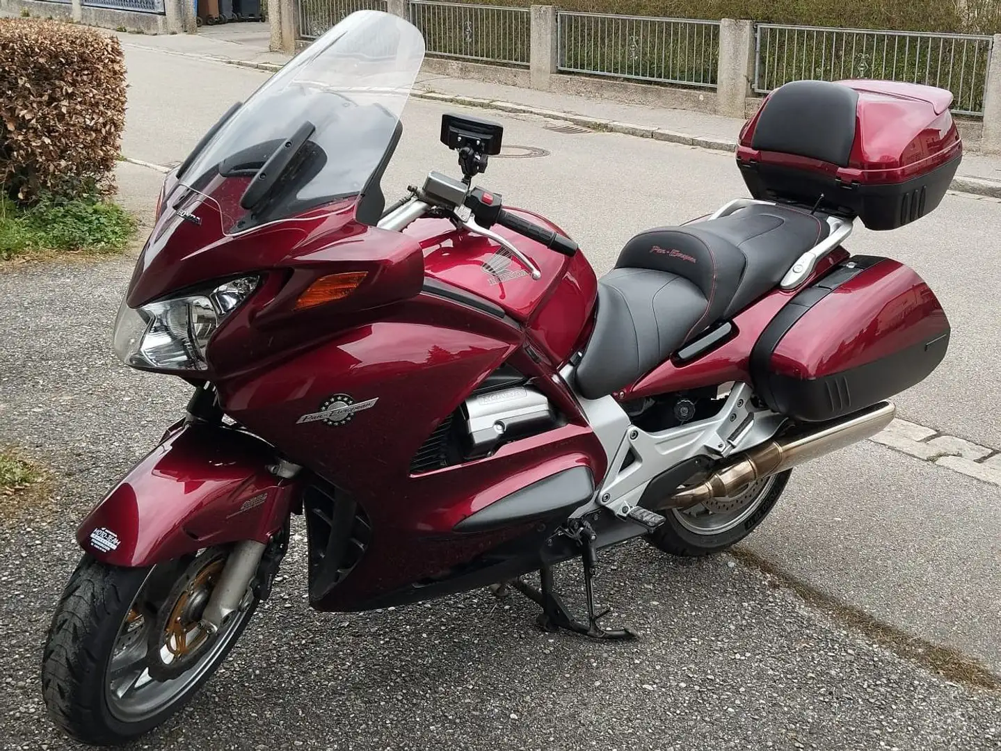 Honda Pan European ST 1300 Red - 1