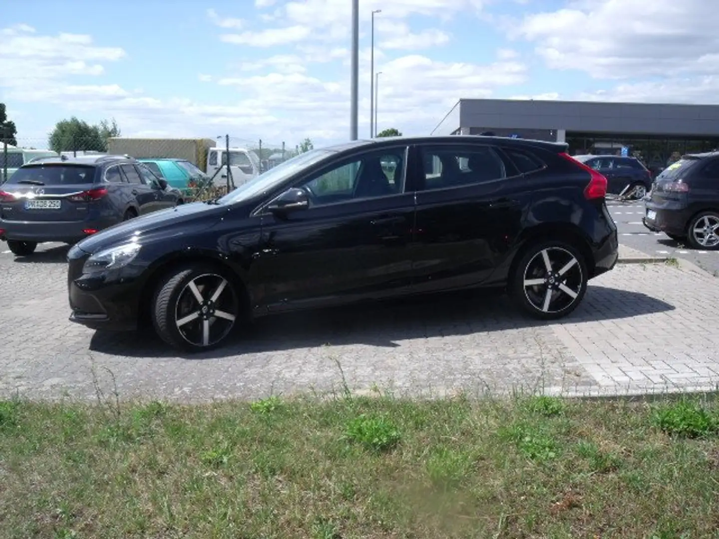 Volvo V40 You! Schwarz - 1
