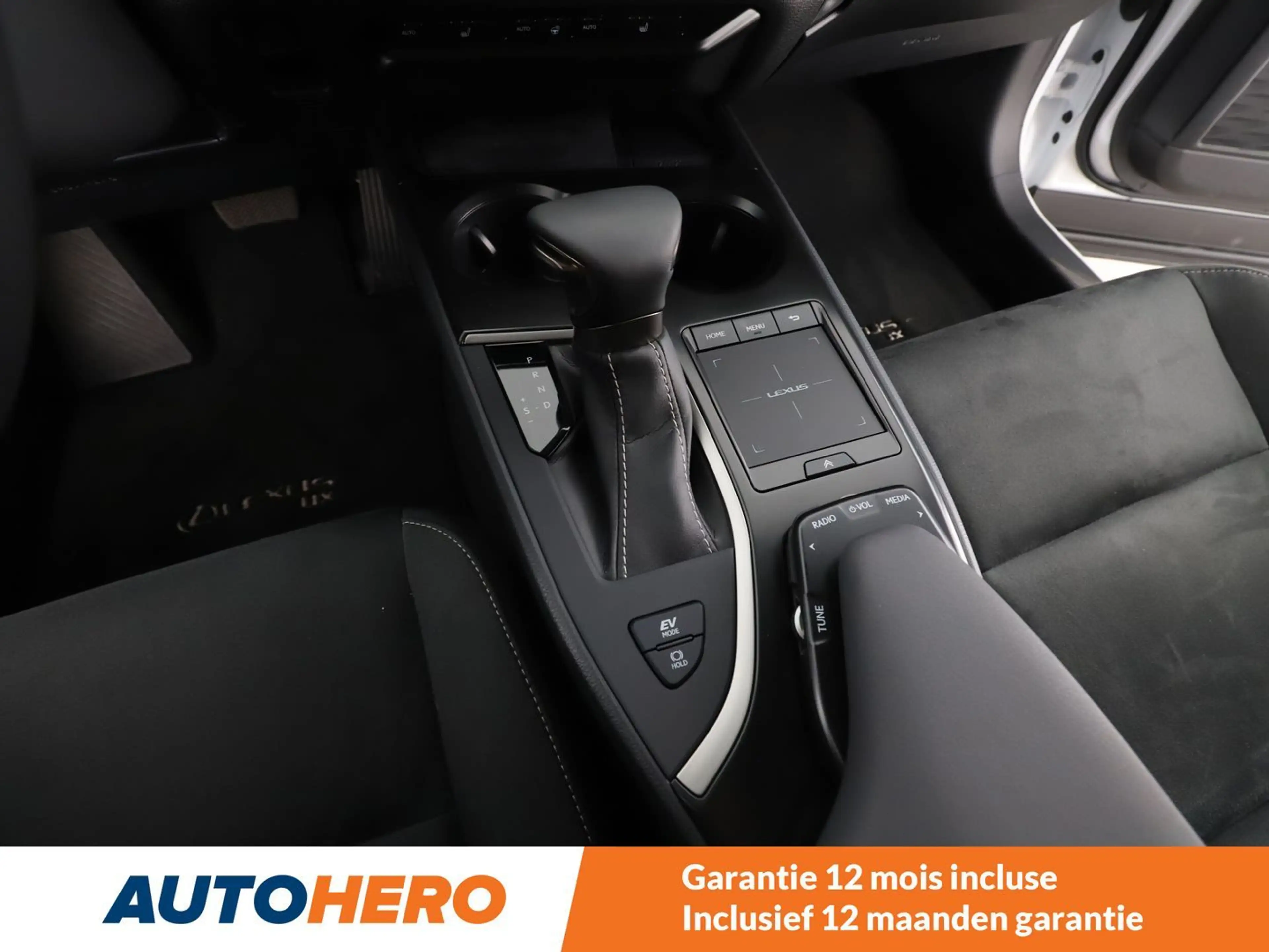 Lexus UX 250h UX 250h Style Edition — photo 15
