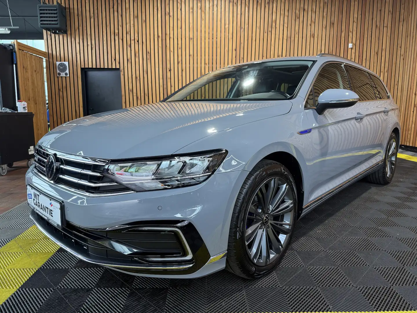 Volkswagen Passat Variant GTE DSG *Navi*Leder*Kam*AHK*Pano* Grau - 1