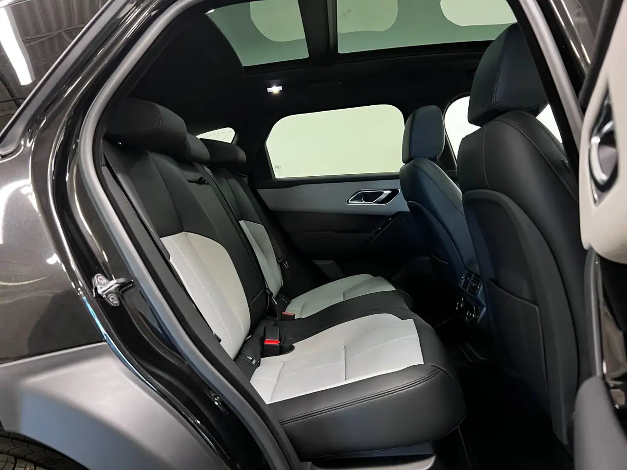 Land Rover Range Rover Velar снимка Land Rover Range Rover Velar