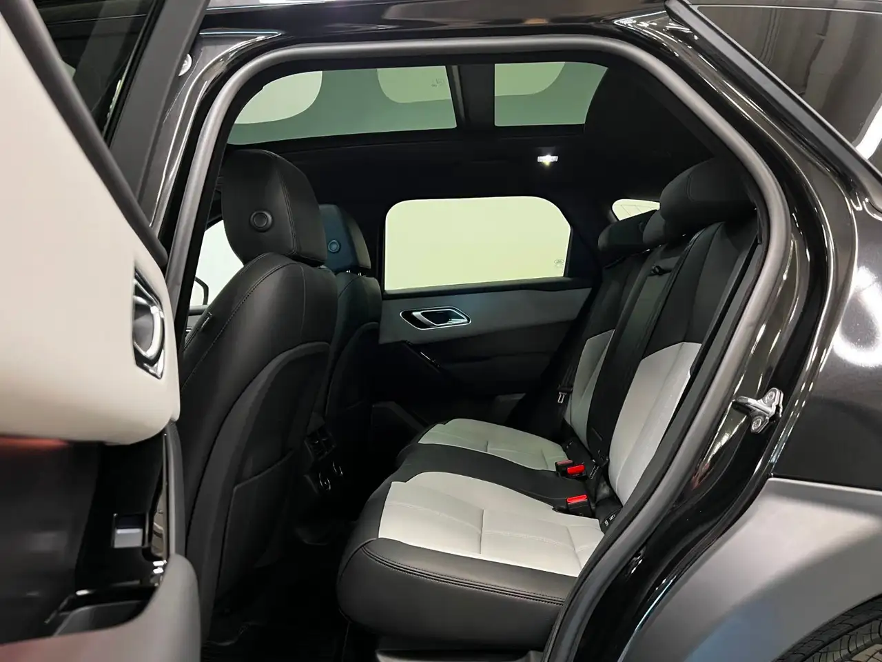 Land Rover Range Rover Velar снимка Land Rover Range Rover Velar