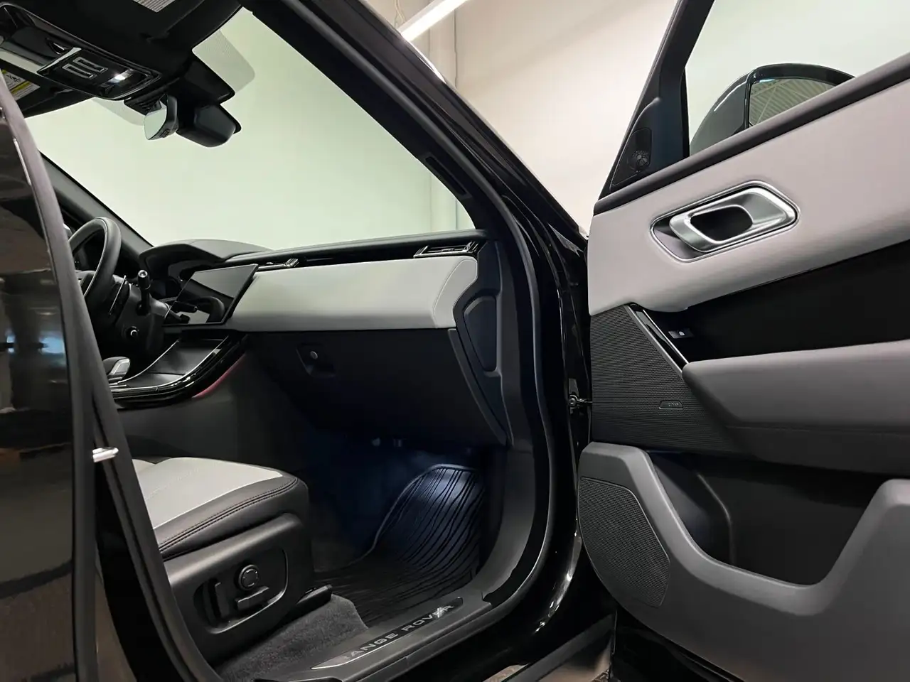 Land Rover Range Rover Velar снимка Land Rover Range Rover Velar