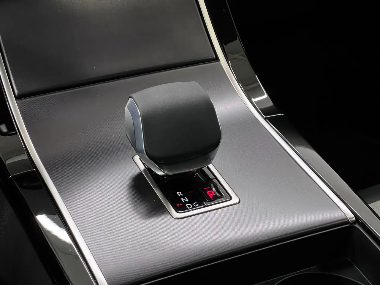 Land Rover Range Rover Velar снимка Land Rover Range Rover Velar