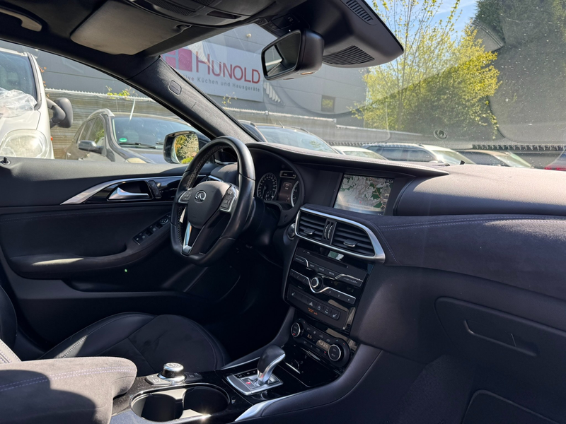Infiniti Q30 2.0/AWD/Q30S/360°/Pano/Alcantara — photo 28