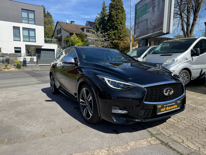 Infiniti Q30 2.0/AWD/Q30S/360°/Pano/Alcantara